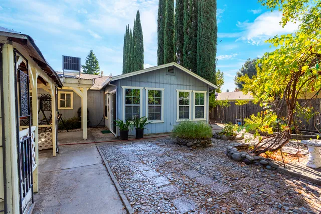 $379,900 | 2350 Amethyst Way, Redding, CA 96003