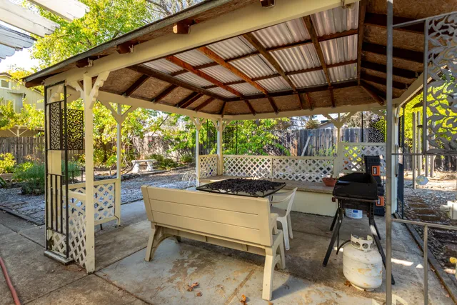 $379,900 | 2350 Amethyst Way, Redding, CA 96003