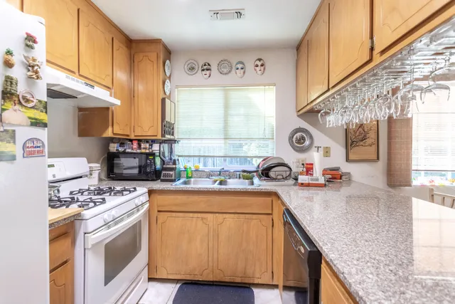 $379,900 | 2350 Amethyst Way, Redding, CA 96003