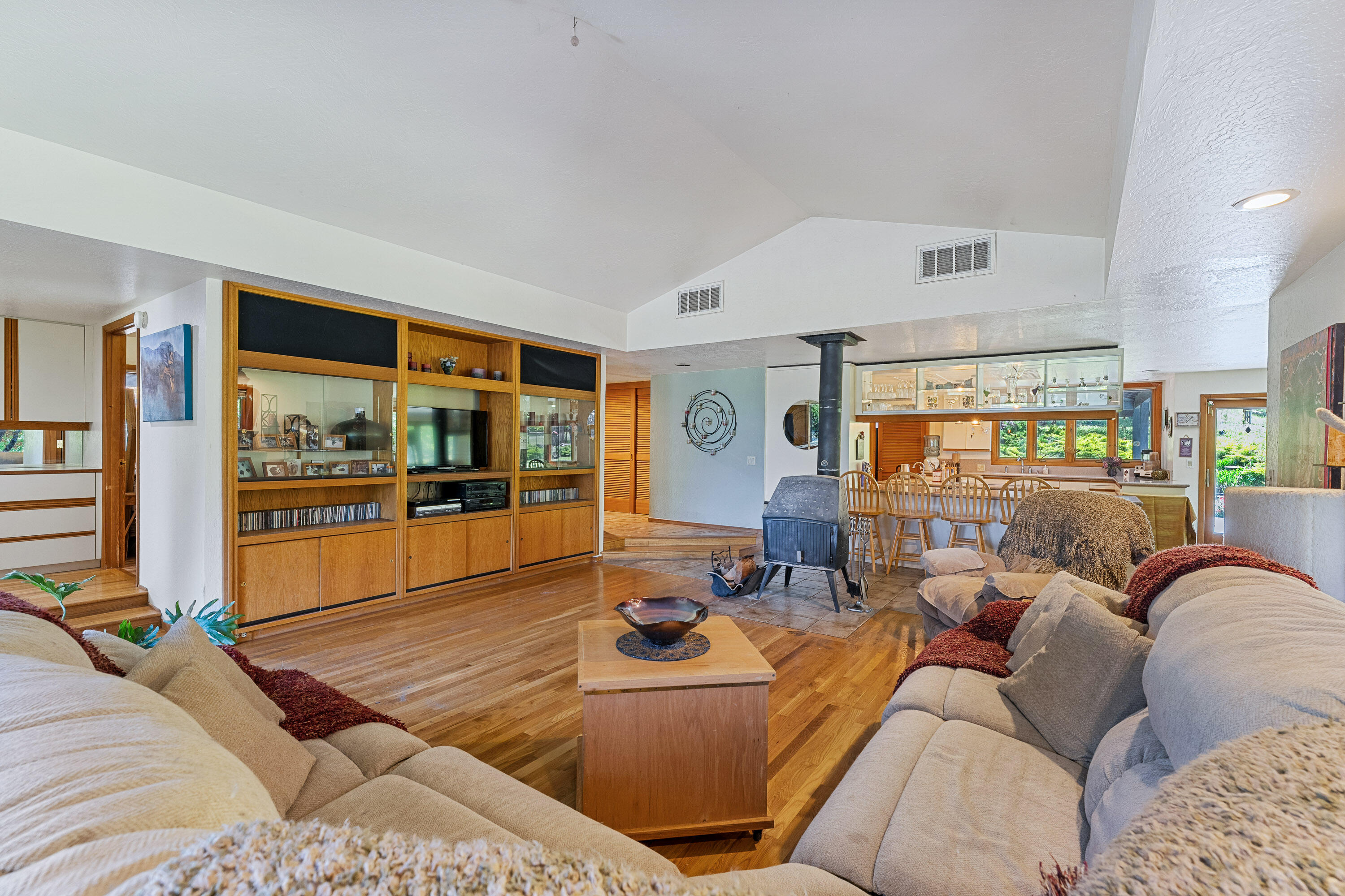 1247 Panther Gulch Road Williams, OR 97544 - Photo 5 of 57 INT (16 of 51)