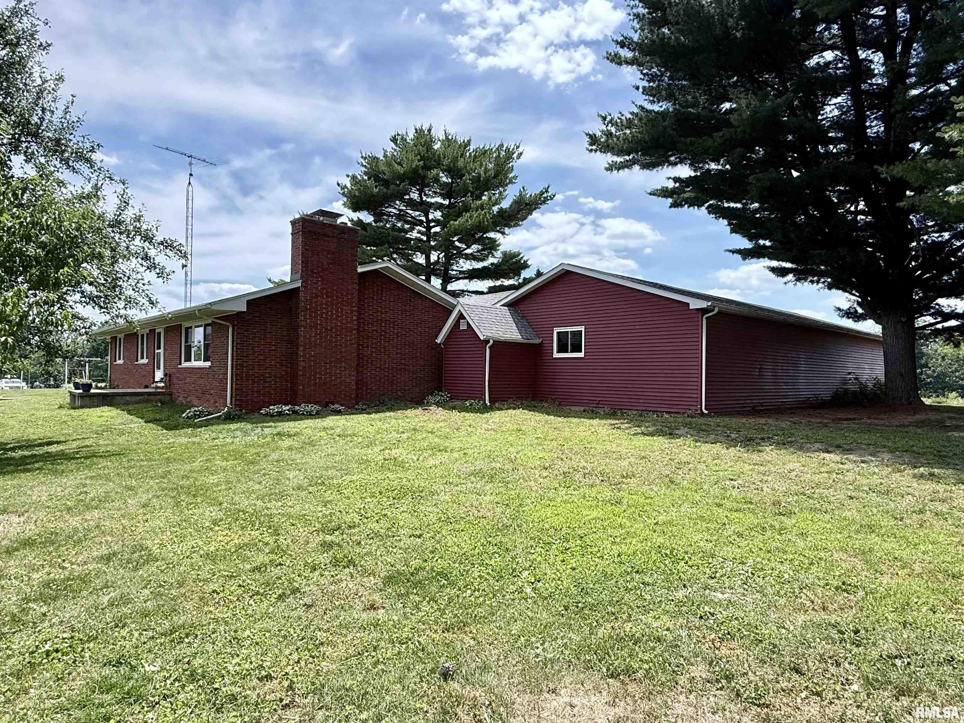 1225 Stanton Airport Road Riverton, IL 62561 - Photo 3 of 55