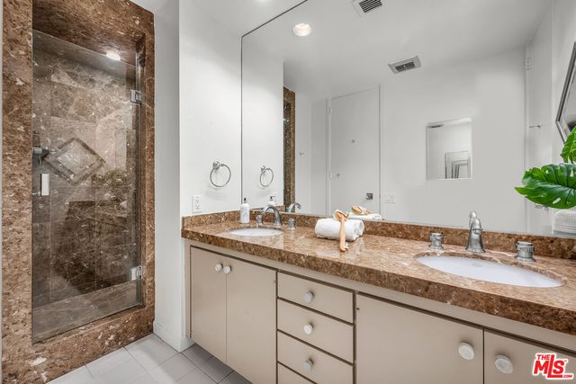 a bathroom with 2 sink and a mirror