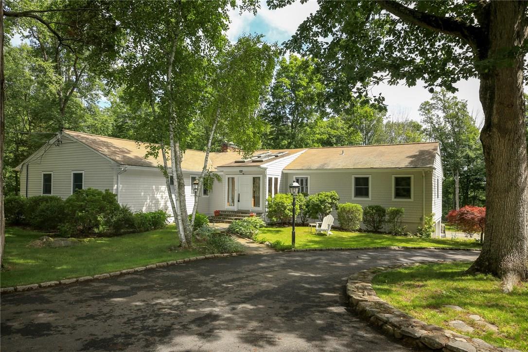 a view of a house with backyard and a tree