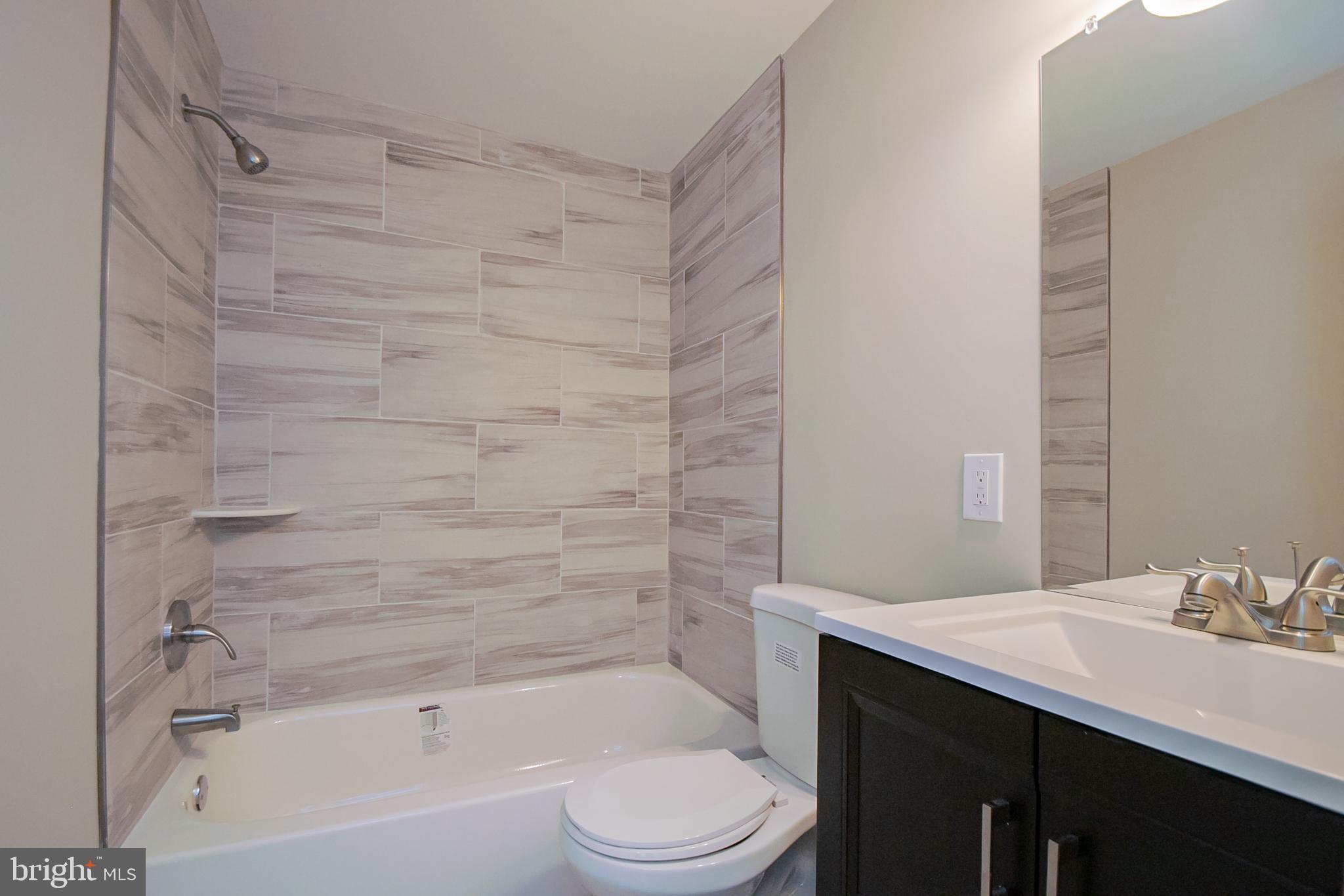 435 Hidden Valley Road Aston, PA 19014 - Photo 17 of 27 Main Bathroom
