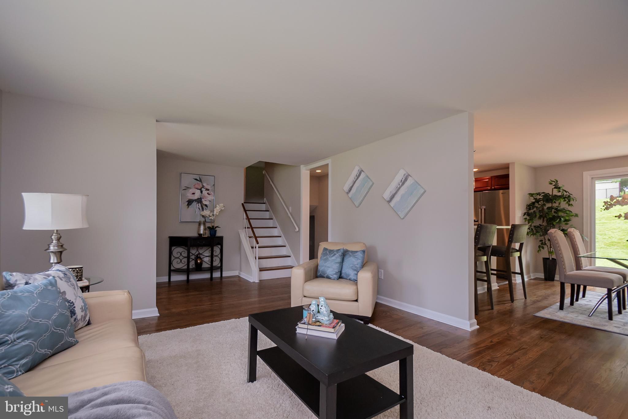 435 Hidden Valley Road Aston, PA 19014 - Photo 3 of 27 Living Room