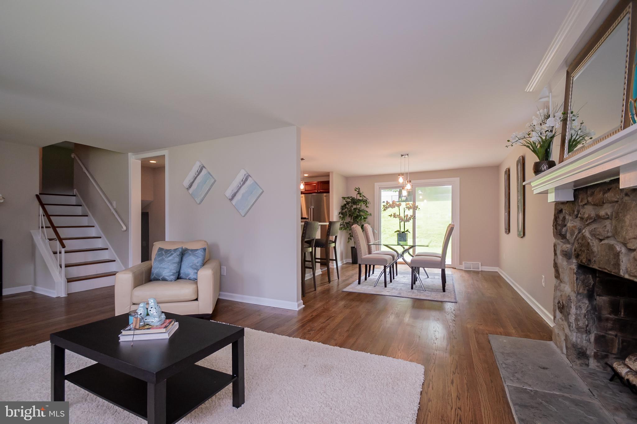 435 Hidden Valley Road Aston, PA 19014 - Photo 4 of 27 Living Room