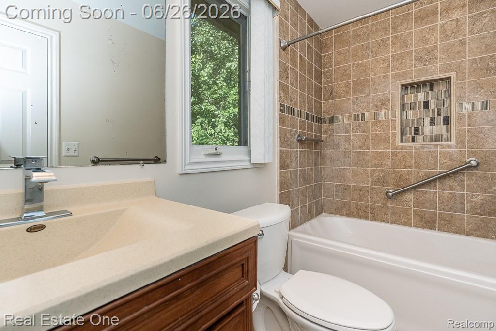 227 Bloomer Ridge Court Rochester, MI 48307 - Photo 23 of 45 227 Bloomer Ridge Ct_MLS-023.jpg