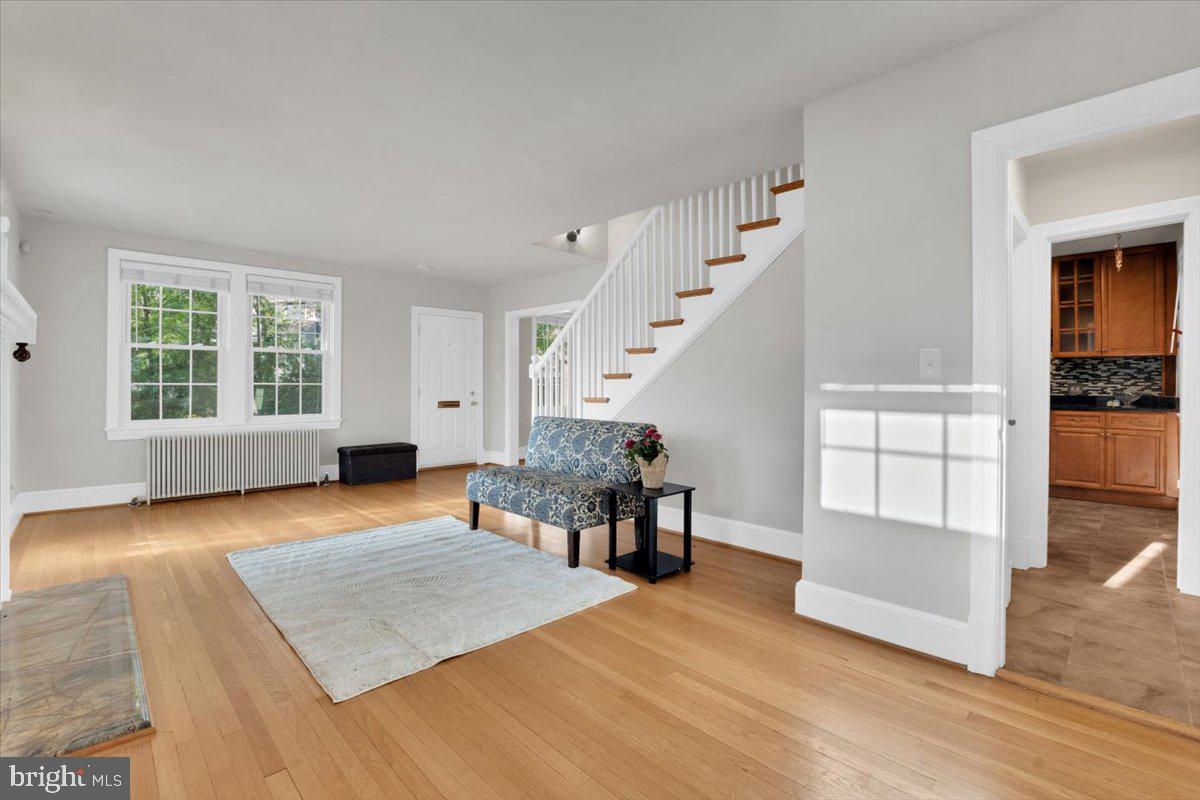 1903 Kirby Road McLean, VA 22101 - Photo 5 of 38 Living Room