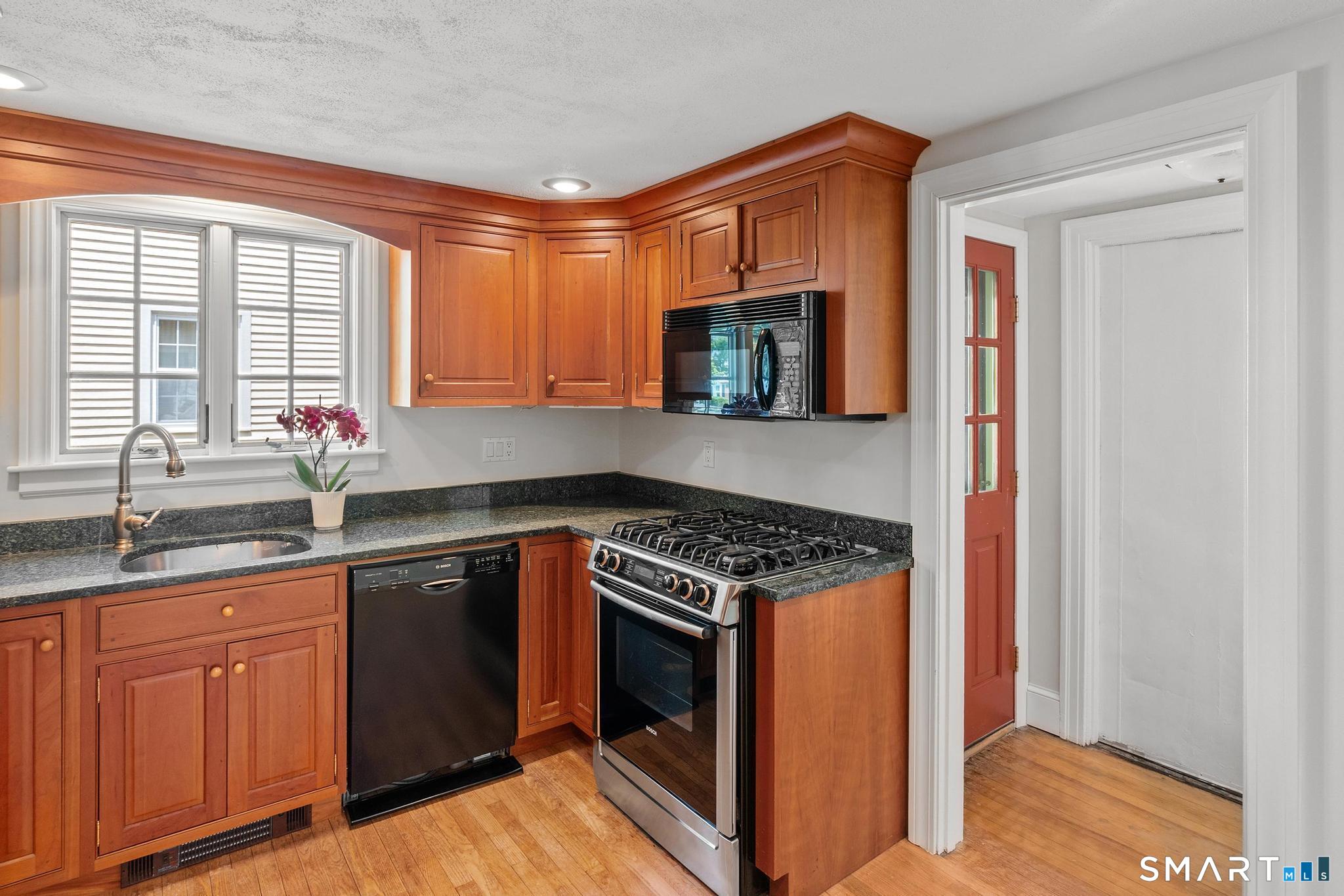 12 Cobbs Road West Hartford, CT 06107 - Photo 9 of 39