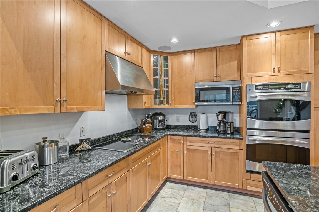 413 Hope Furnace Road Hope, RI 02831 - Photo 4 of 44