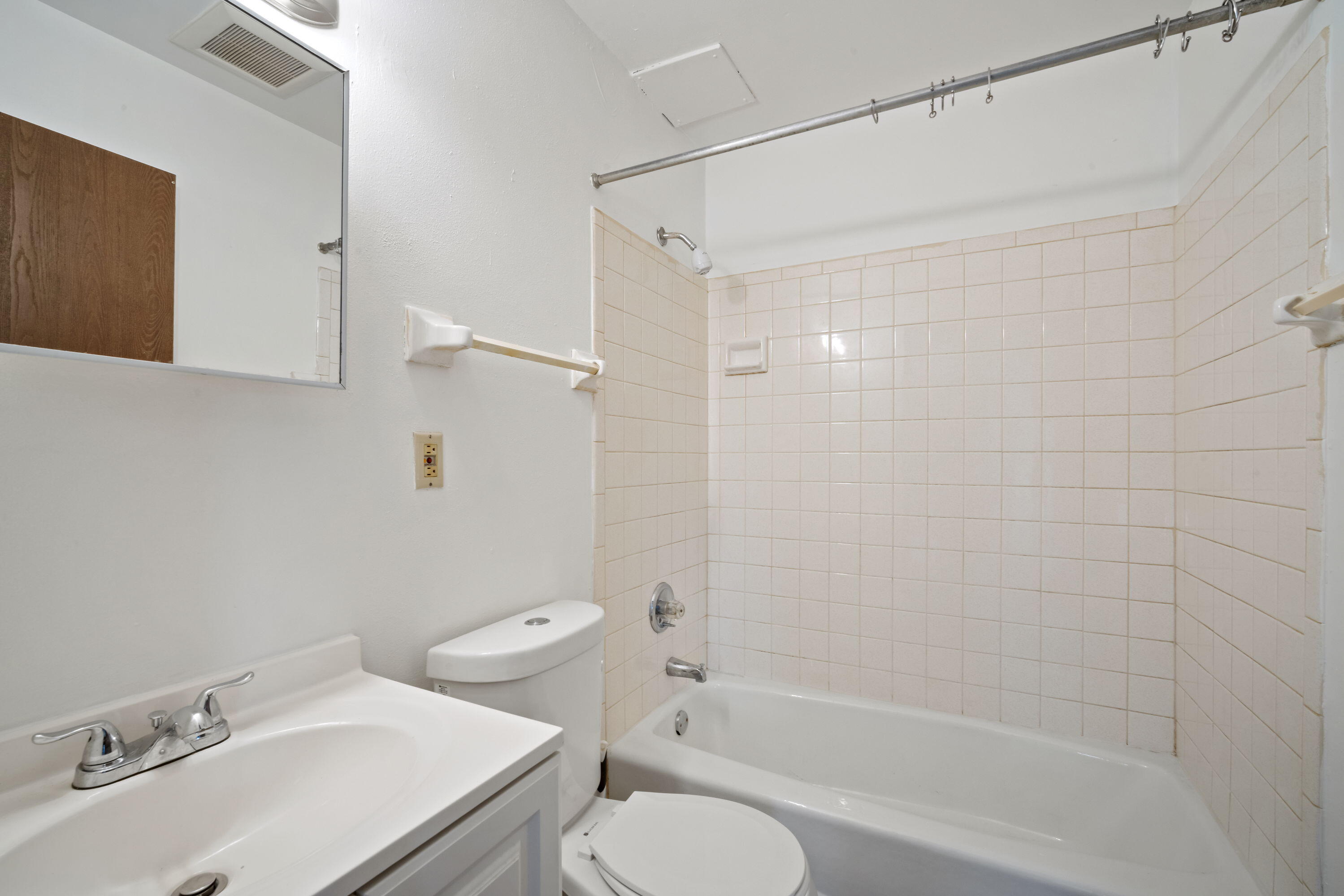 9015 North 96th Street Milwaukee, WI 53224 - Photo 7 of 19 Full Bath