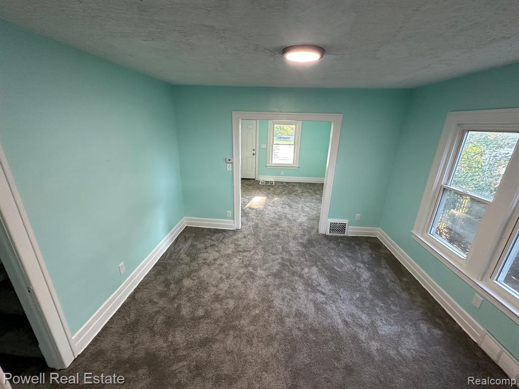 43 Summit Street Pontiac, MI 48342 - Photo 8 of 24