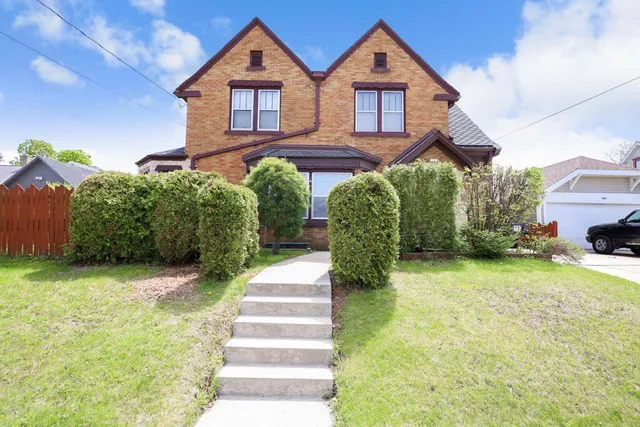 $169,900 | 1107 Columbus Street, Manitowoc, WI 54220