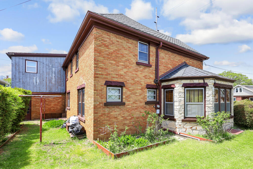 1107 Columbus Street Manitowoc, WI 54220 - Photo 16 of 16 IMG_0014