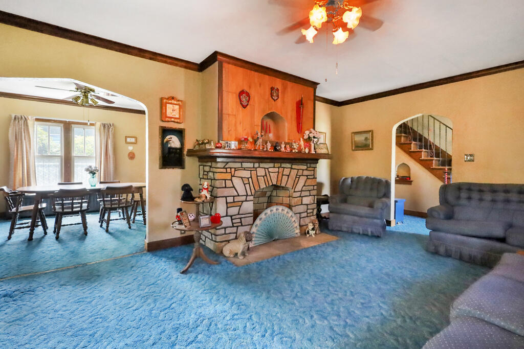 1107 Columbus Street Manitowoc, WI 54220 - Photo 5 of 16 IMG_9979