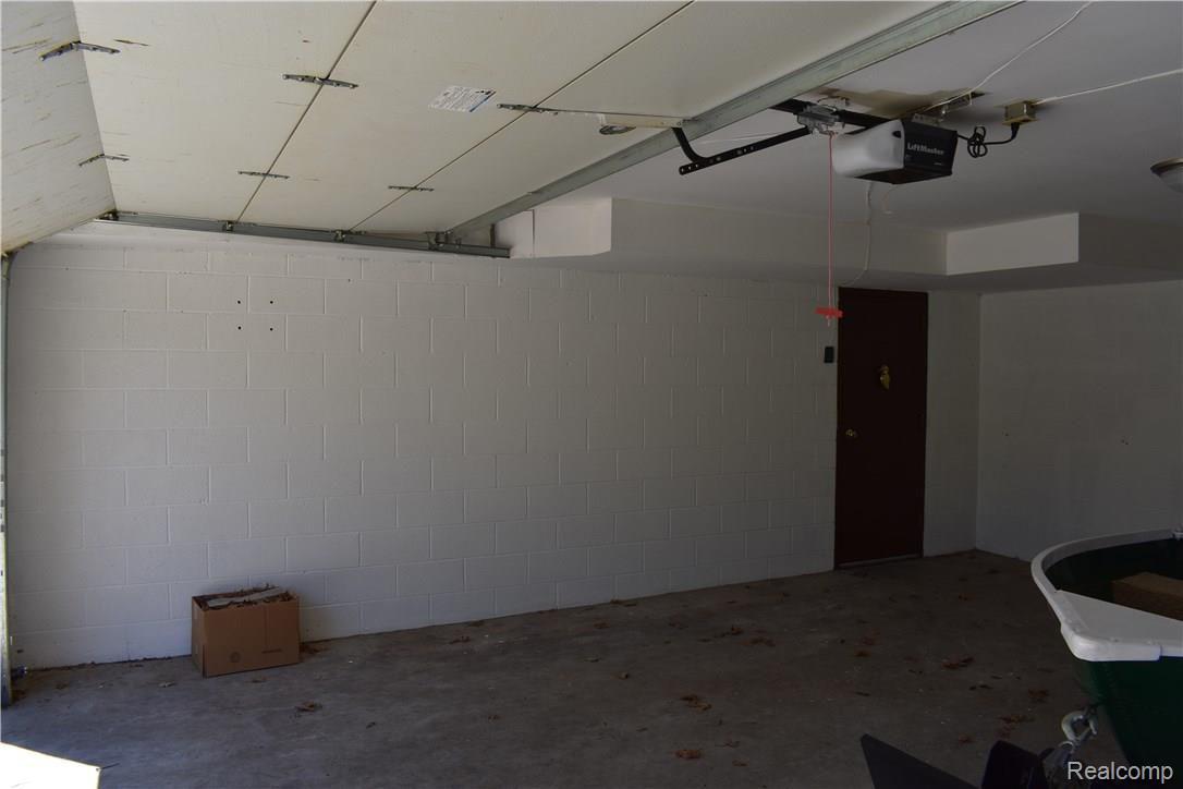 1444 East Coon Lake Road Howell, MI 48843 - Photo 7 of 71 DSC_0158.JPG
