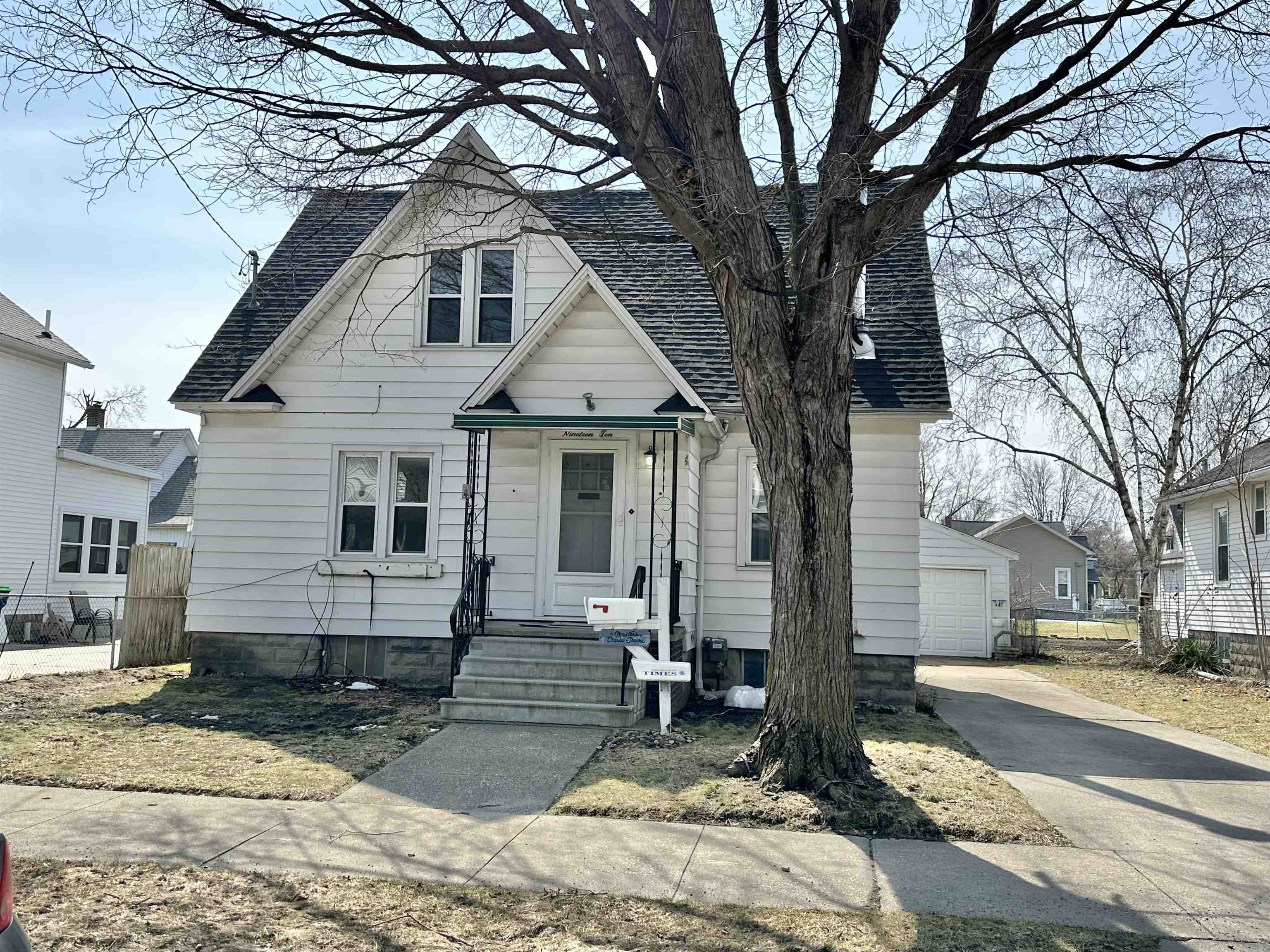 1910 3rd Street Bay City, MI 48708 - Photo 1 of 30 Gallery Image 1
