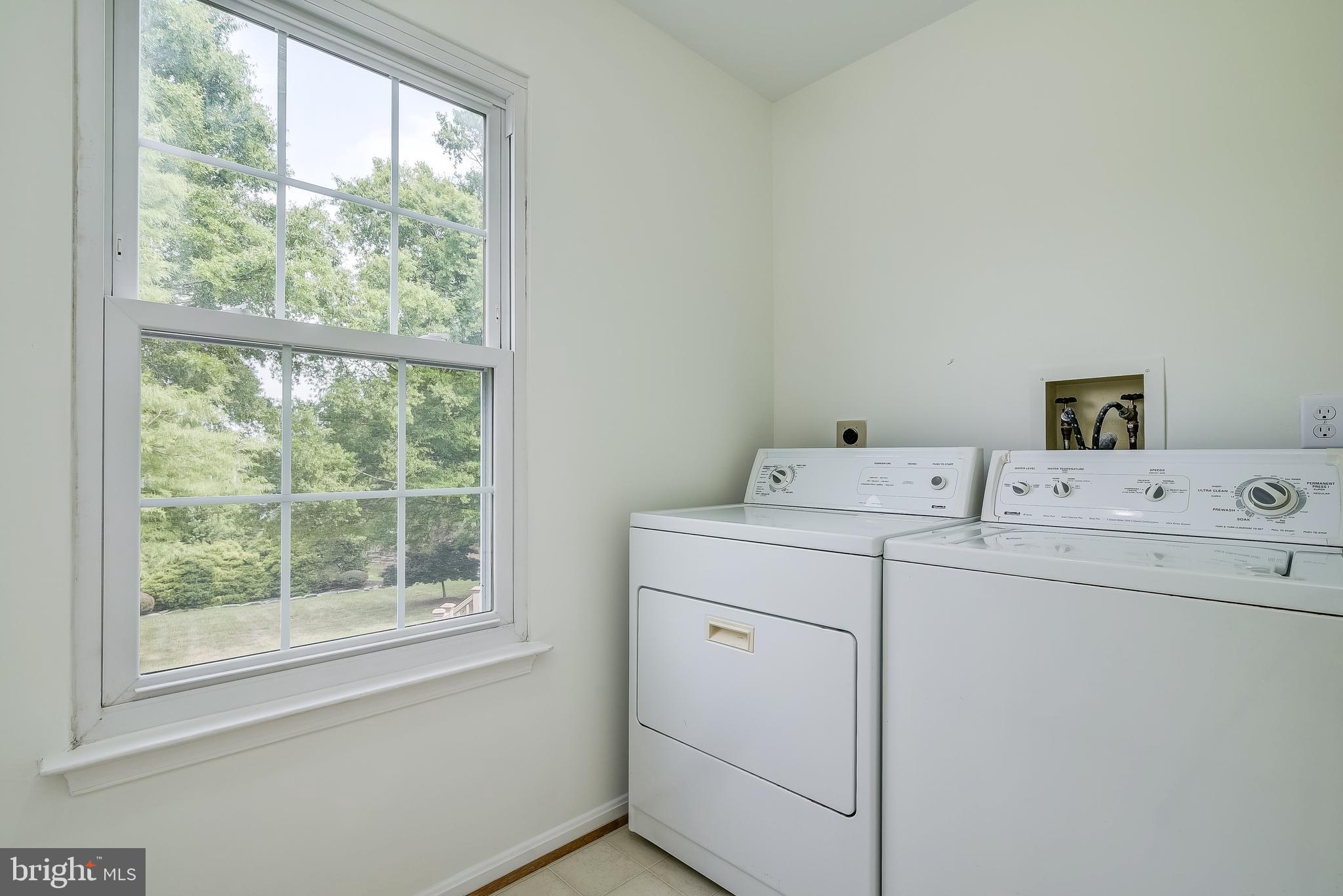 24505 Welsh Road Gaithersburg, MD 20882 - Photo 23 of 61 Main Level Laundry