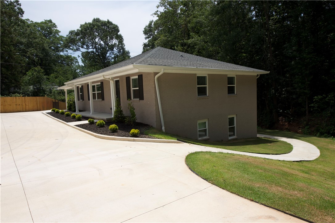 317 Pendleton Road Clemson, SC 29631 - Photo 7 of 36 A neatly maintained lawn and substantial concrete driveway lead to this charming brick residence.