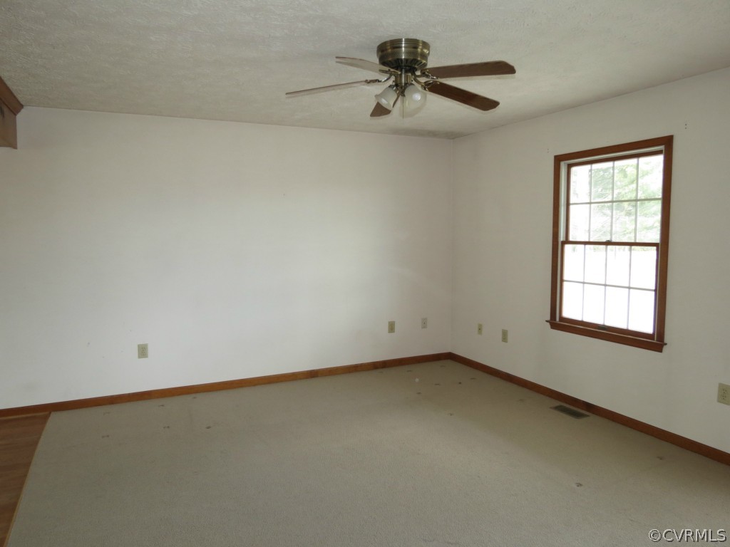 7330 Dutton Road Gloucester, VA 23061 - Photo 3 of 19 Gallery Image 3