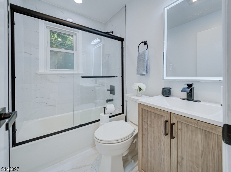 271 Valley Road Clark, NJ 07066 - Photo 9 of 16