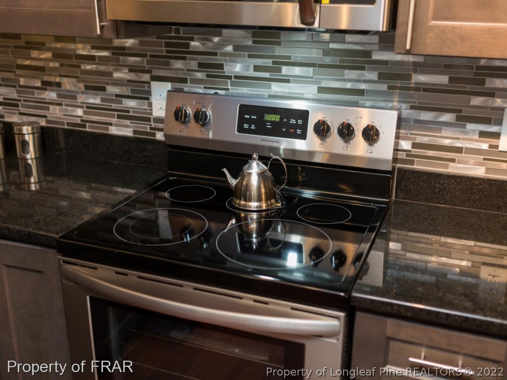1007 Landau Road Fayetteville, NC 28311 - Photo 17 of 34 a close view of stove top oven
