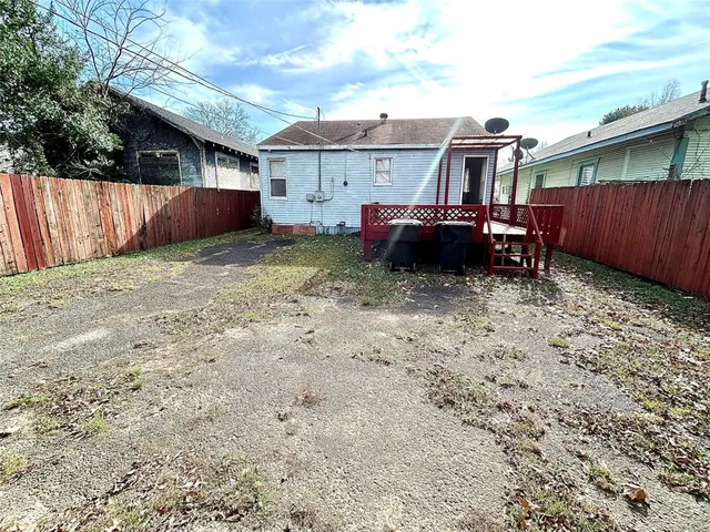 a view of a entryway door of the house
