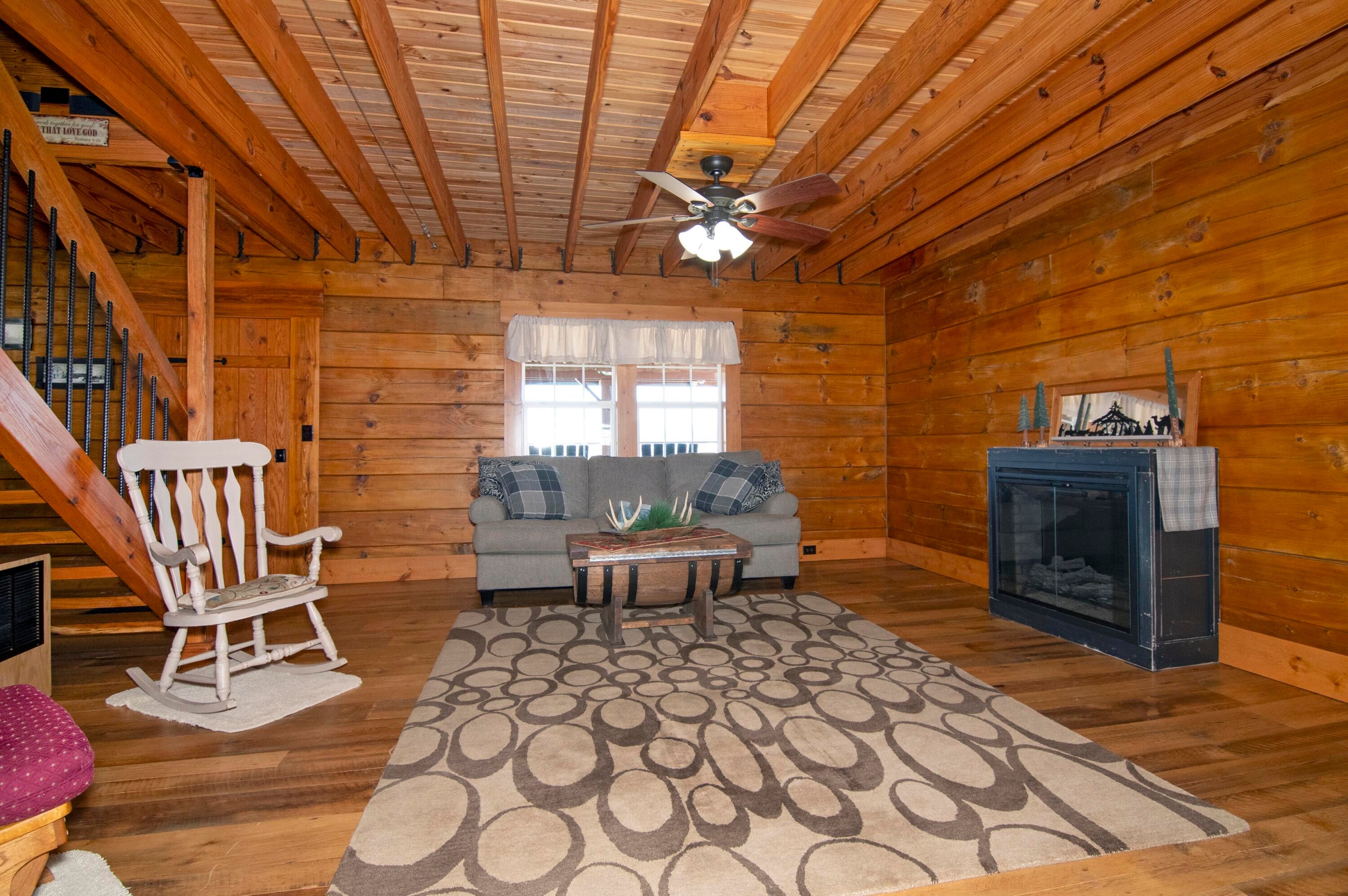 656 Miller Farm Road Peterstown, WV 24963 - Photo 23 of 156 Living Room