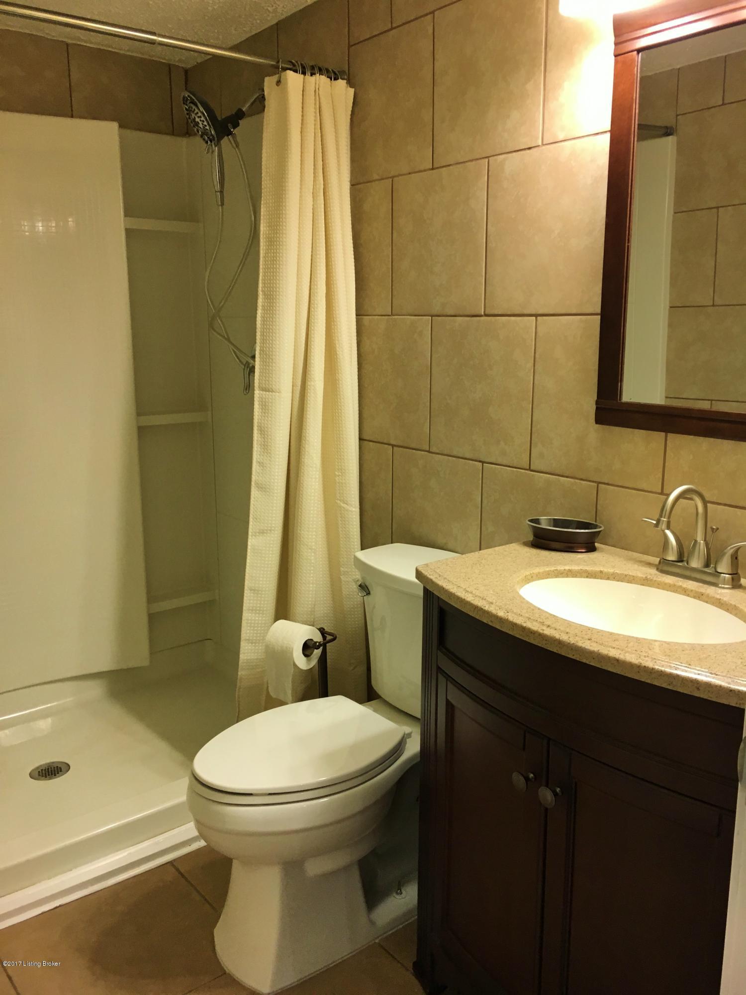 5300 Pendleton Road Louisville, KY 40272 - Photo 24 of 92 Pendleton-1st fl bath-6