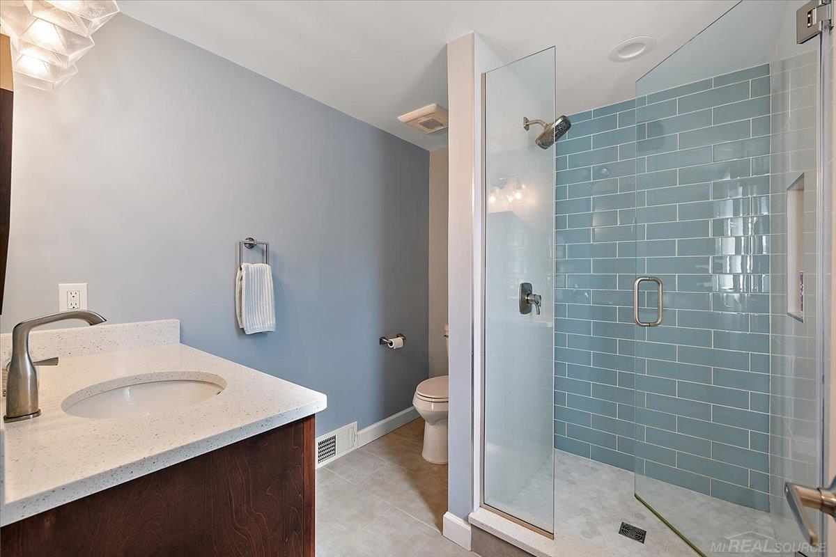 1600 Oxford Road Grosse Pointe, MI 48236 - Photo 21 of 50 50184772-d821e49b-7bf8-4194-8fda-516b67e2f14e.JPG