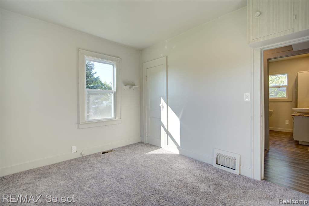 2164 South Dye Road Flint, MI 48532 - Photo 10 of 27