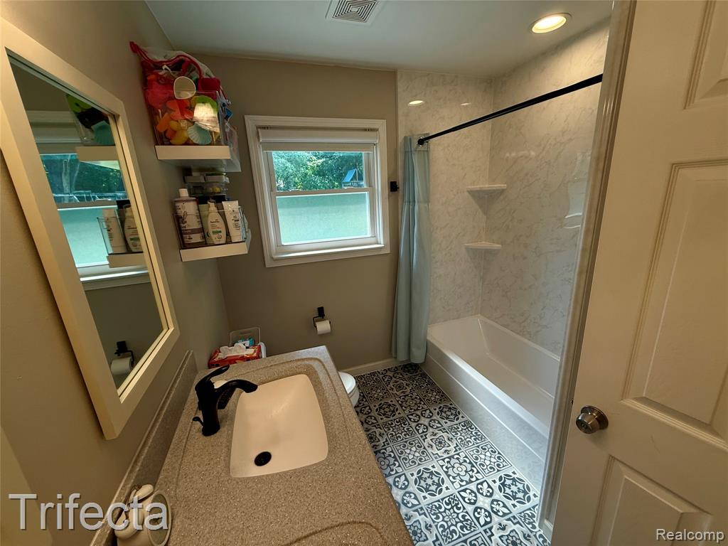 47555 Dequindre Road Rochester Hills, MI 48307 - Photo 8 of 29