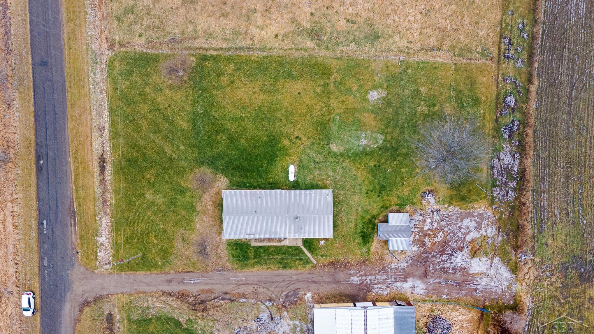 17295 Geddes Road Hemlock, MI 48626 - Photo 28 of 30 50098933-27.JPG