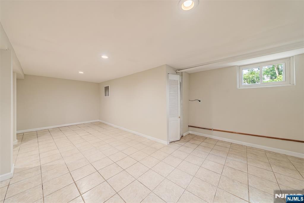 933 Maple Avenue Ridgefield, NJ 07657 - Photo 31 of 33