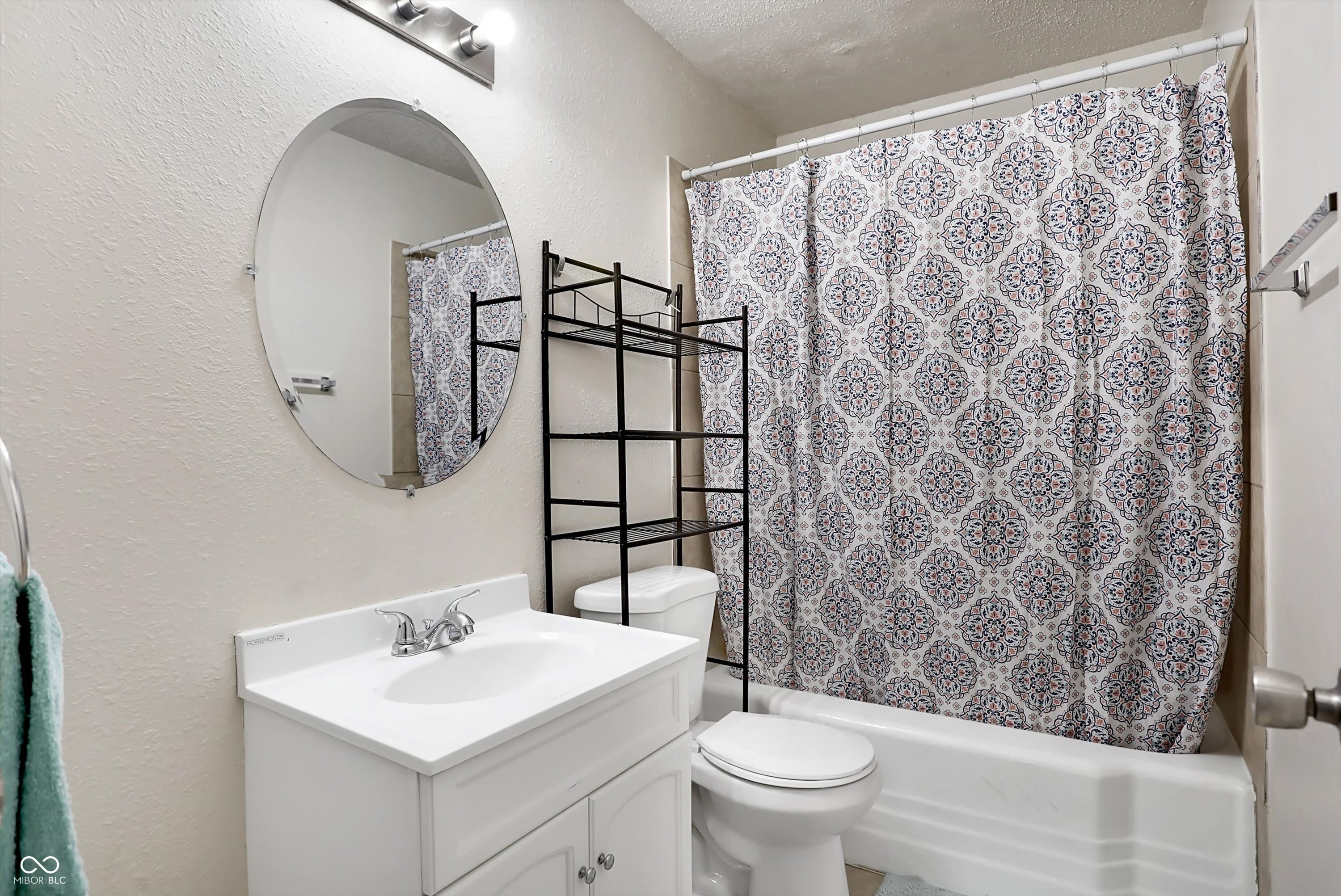 6213 Commodore Drive Indianapolis, IN 46219 - Photo 14 of 25