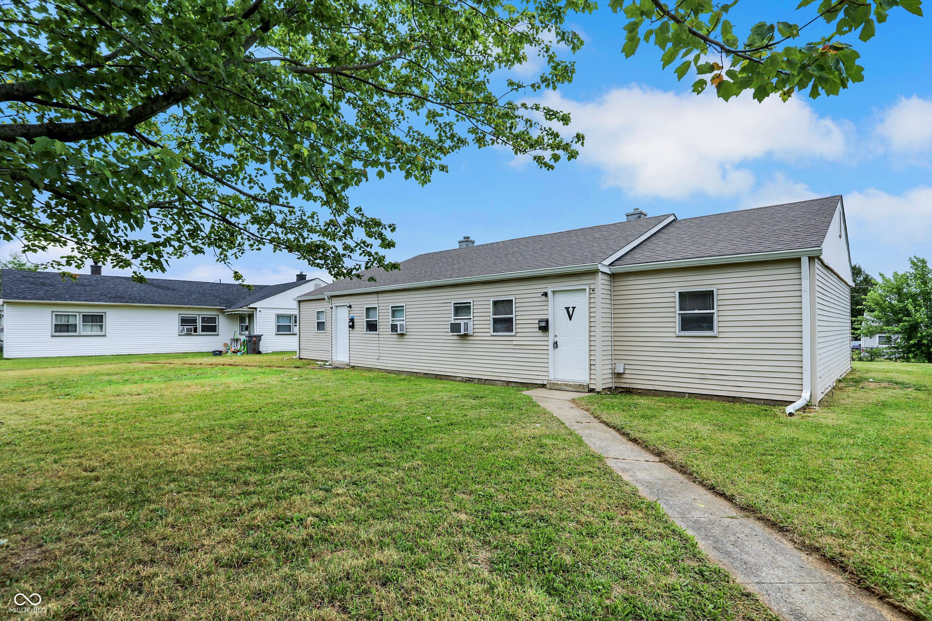 6213 Commodore Drive Indianapolis, IN 46219 - Photo 3 of 25