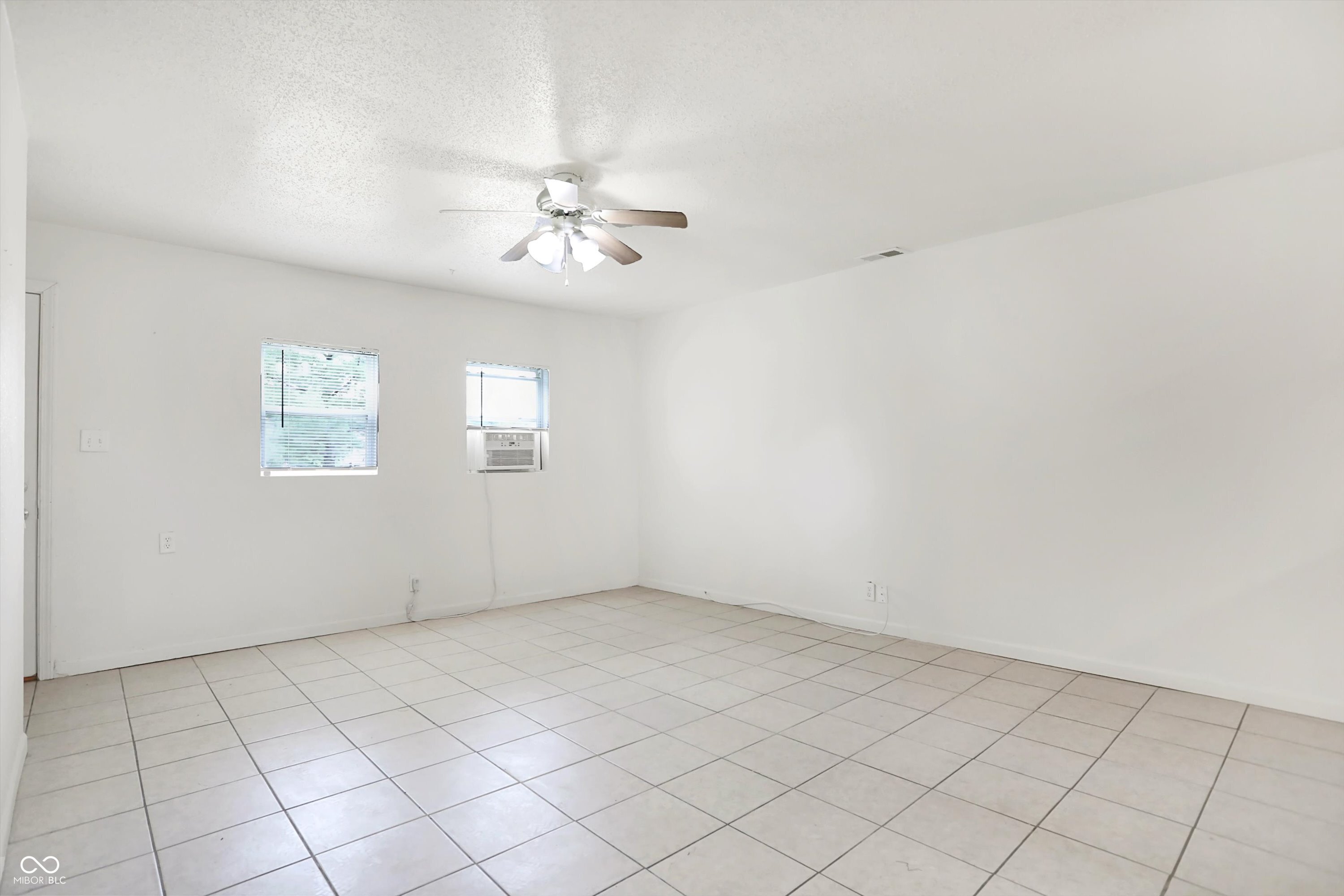 6213 Commodore Drive Indianapolis, IN 46219 - Photo 7 of 25