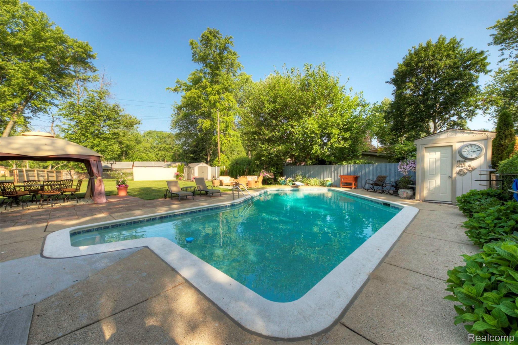 2465 Little Trail Road Walled Lake, MI 48390 - Photo 53 of 62 4H8A7527_8_9.jpg