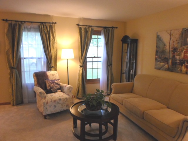 970 Stonehaven Drive Elgin, IL 60124 - Photo 3 of 23