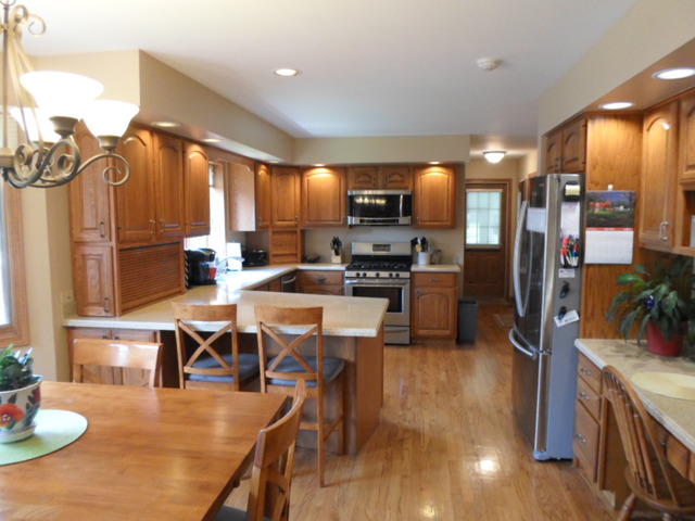 970 Stonehaven Drive Elgin, IL 60124 - Photo 5 of 23