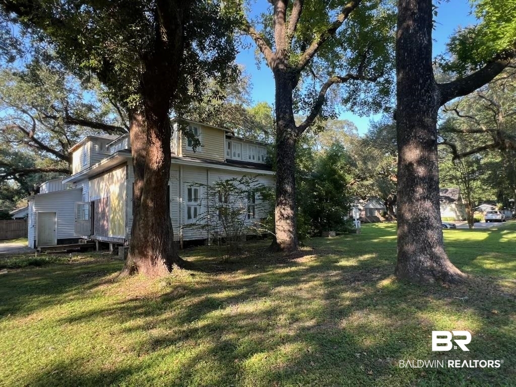 104 Mohawk Street Mobile, AL 36606 - Photo 5 of 12 View of grassy yard