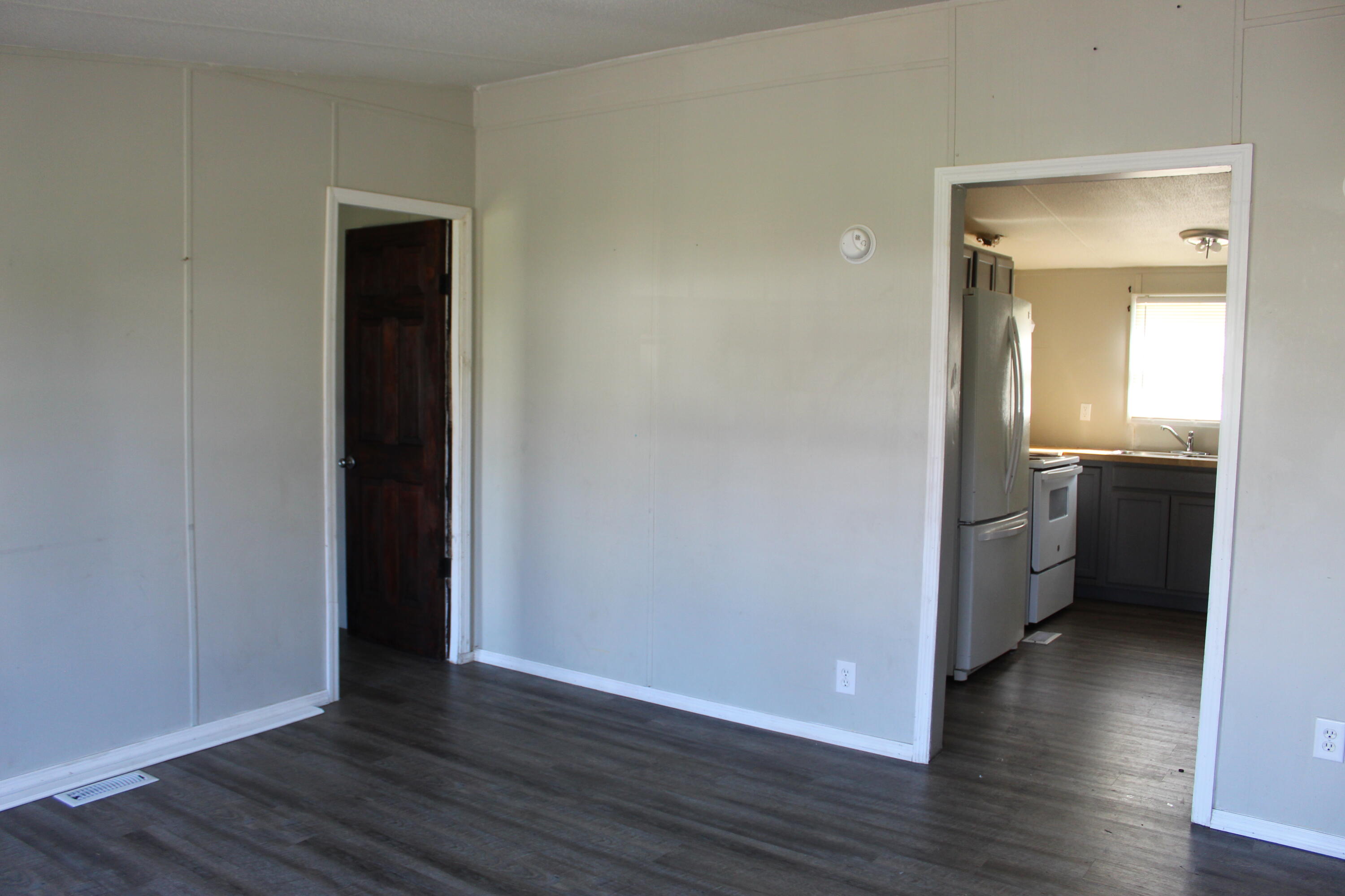 119 Lynnwood Road Middlesboro, KY 40965 - Photo 4 of 15 IMG_2120