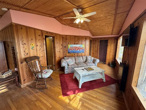 $1,450 | 160 Lake Point Drive, Gordon, TX 76453