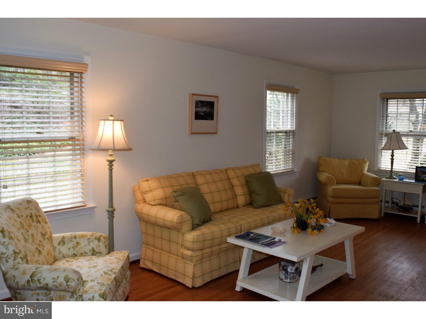 559 Cassatt Road Berwyn, PA 19312 - Photo 3 of 24 Living Room