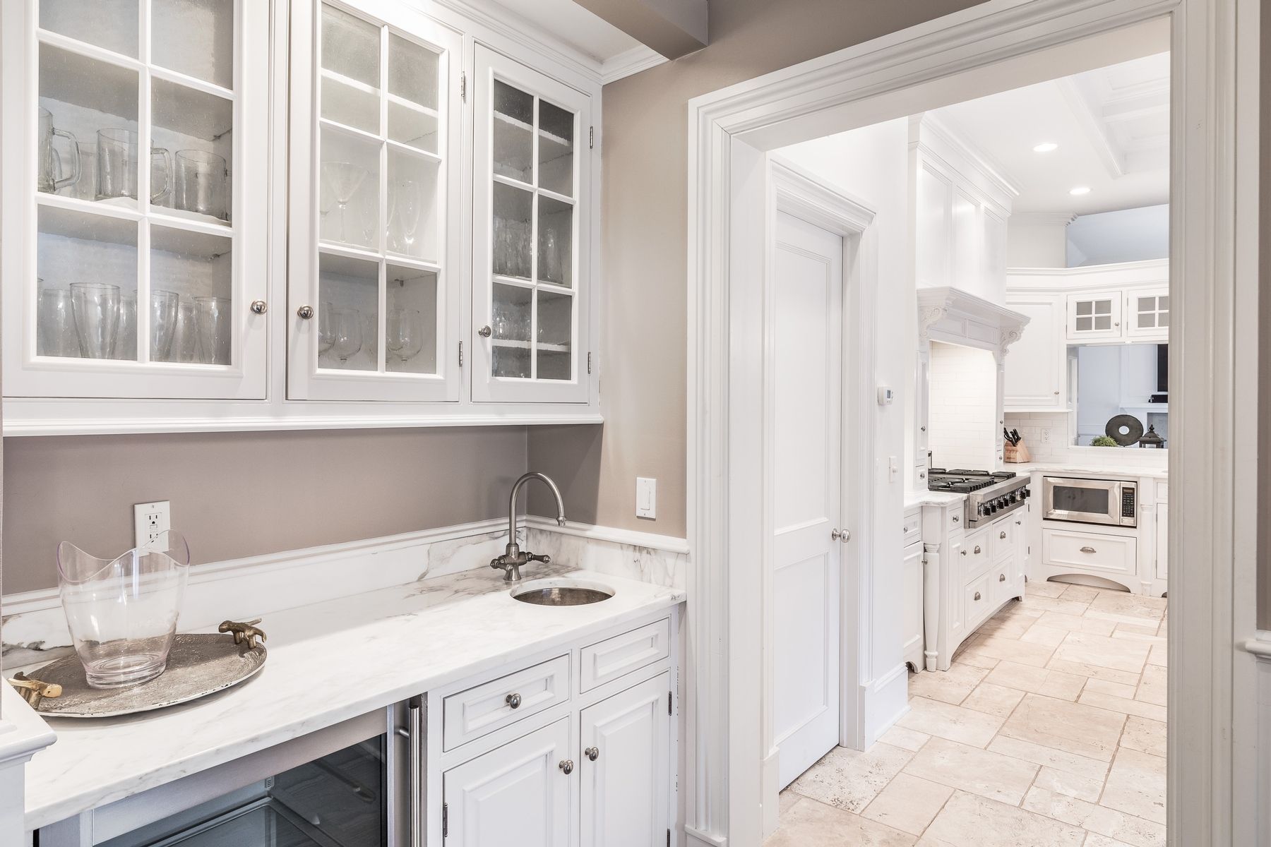 8 Pondview Lane East Hampton, NY 11937 - Photo 11 of 23 a en suite bathroom with a granite countertop sink mirror and