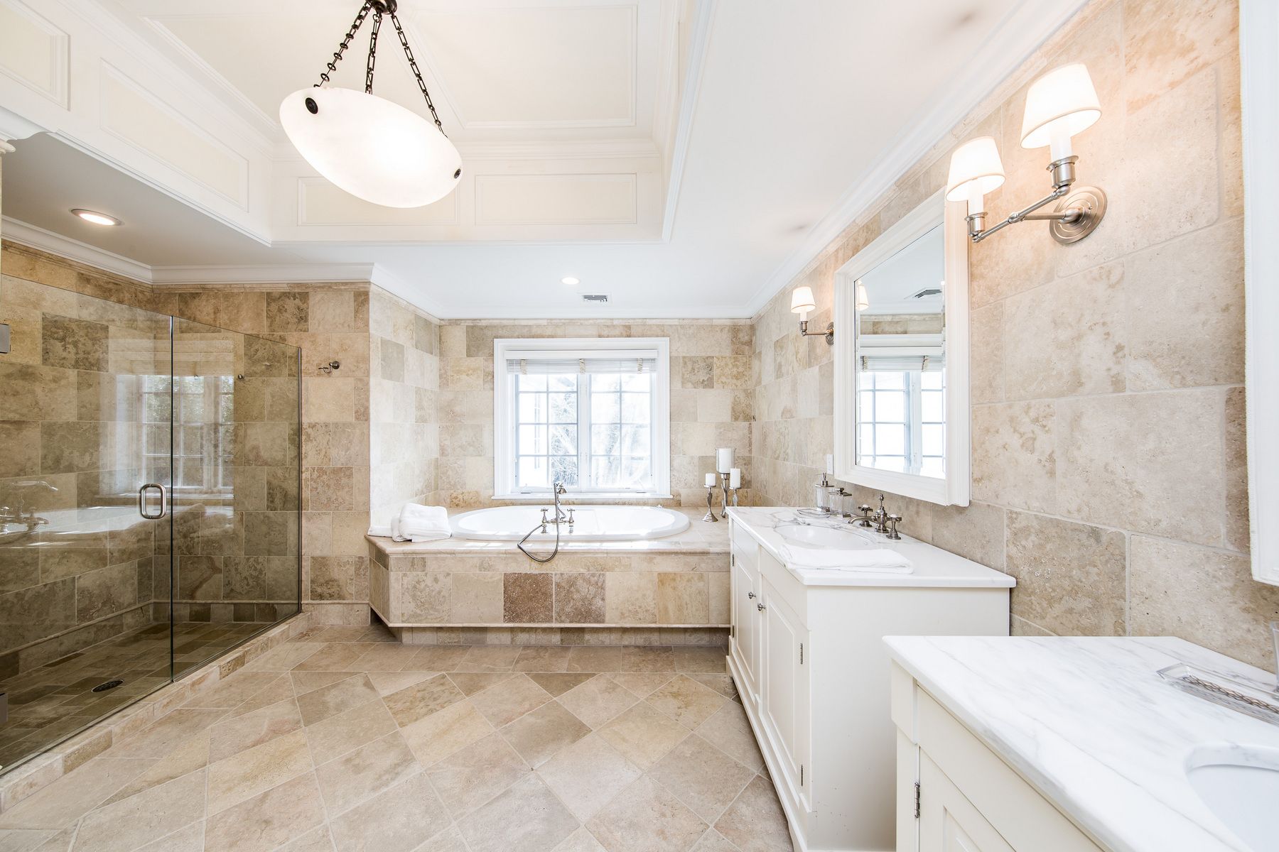 8 Pondview Lane East Hampton, NY 11937 - Photo 18 of 23 a spacious bathroom with a sink mirror and a bath tub