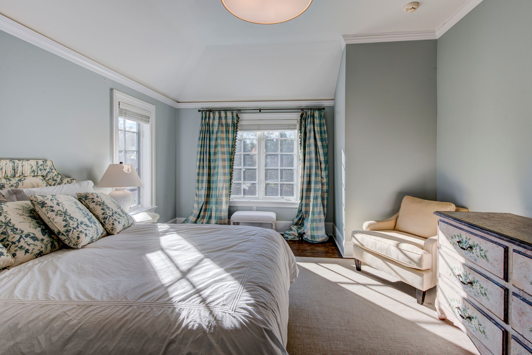 8 Pondview Lane East Hampton, NY 11937 - Photo 20 of 23 a bedroom with a bed and wooden floor