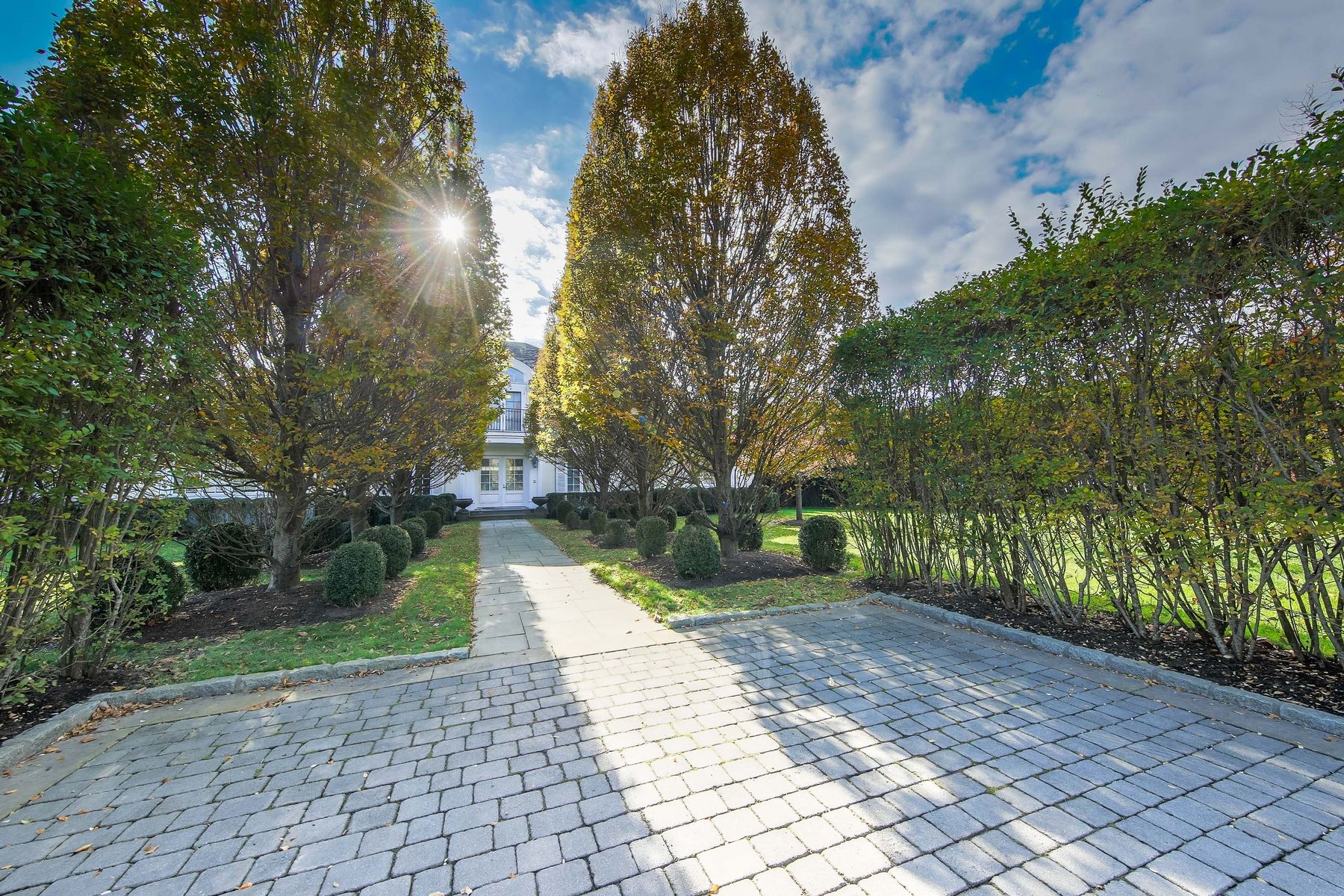 8 Pondview Lane East Hampton, NY 11937 - Photo 3 of 23 a view of a pathway both side of house