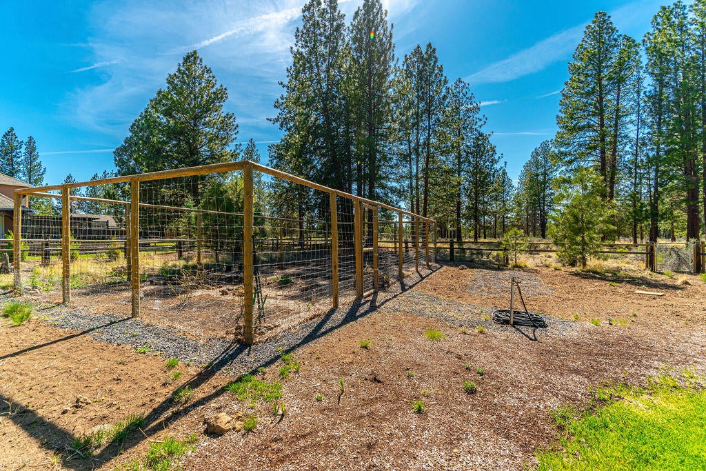 60093 West Ridgeview Drive Bend, OR 97702 - Photo 41 of 52 40