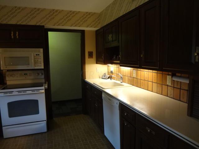 2140 Middlesex Road Columbus, OH 43220 - Photo 7 of 42